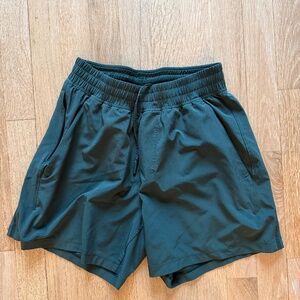 Lululemon Pace Breaker Linerless 5" short  Size XS  green